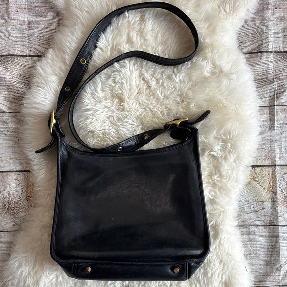 Vintage Coach Legacy - Picture 1 of 17